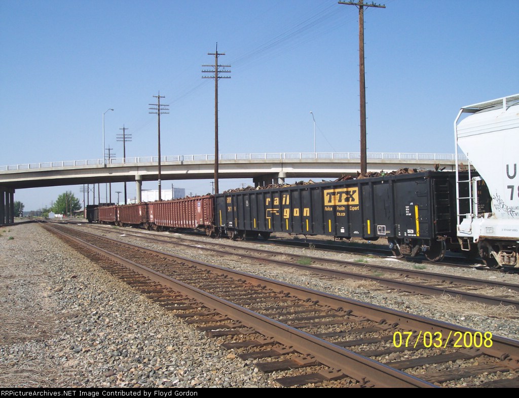 Five gondola loads of scrap steel set off on siding by INPR